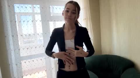 Viiola online show from October 23, 2025, 3:17 am