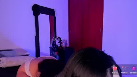 kayla  Instagram kayla 71082 online show from December 18, 2024, 5:26 am