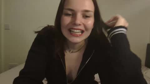 little_kinky_gal online show from October 20, 2025, 7:47 pm