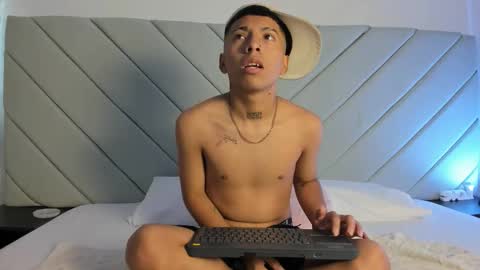 little_kris1 online show from October 28, 2025, 12:41 pm