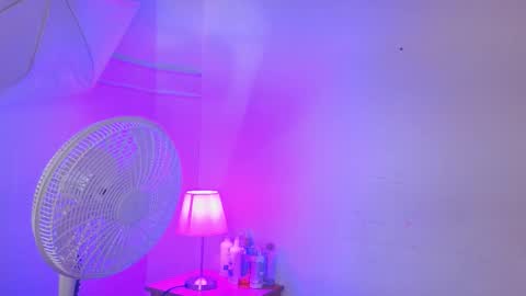 little_lilith_apple online show from November 23, 2025, 7:13 pm