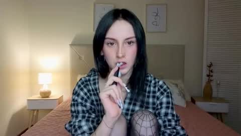 little_mollee online show from October 1, 2025, 8:37 pm