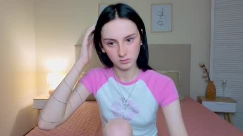 little_mollee online show from October 5, 2025, 8:18 pm