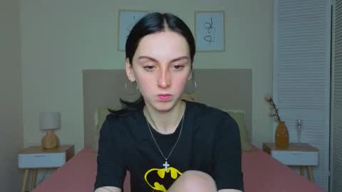 little_mollee online show from October 17, 2025, 9:06 pm