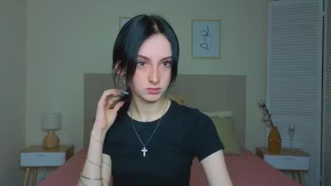little_mollee online show from October 19, 2025, 9:37 pm