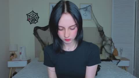 little_mollee online show from October 27, 2025, 8:24 pm