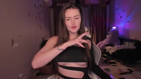 Snapshot of little_panther chatting on November 11, 2025, 11:49 pm Lilith online show from November 11, 2025, 11:49 pm