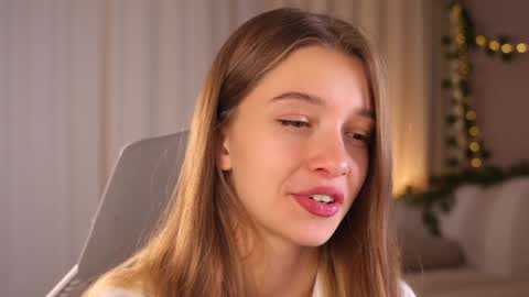 Kiki online show from September 17, 2025, 4:19 pm