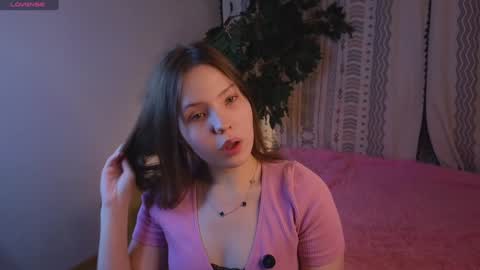 Snapshot of little_poetry chatting on December 21, 2025, 7:43 pm Kiki online show from December 21, 2025, 7:43 pm