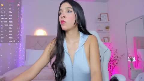 Snapshot of little_sweet_18 chatting on October 25, 2025, 12:07 am Daniela online show from October 25, 2025, 12:07 am