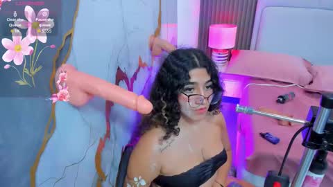 little_valentinaa online show from November 21, 2025, 11:25 pm