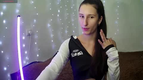 LittleAhWitch online show from September 12, 2025, 8:58 am