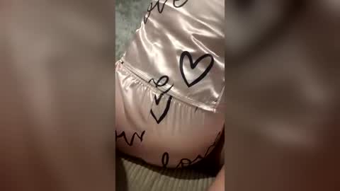 Snapshot of littlebum85 chatting on July 15, 2026, 9:53 pm littlebum85 online show from July 15, 2026, 9:53 pm