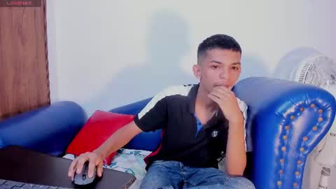 Snapshot of littlecum18 chatting on June 21, 2026, 12:19 pm Pipe online show from June 21, 2026, 12:19 pm