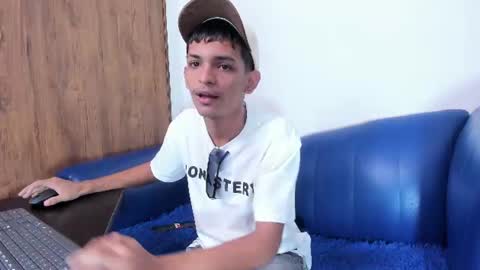 Snapshot of littlecum18 chatting on July 25, 2026, 6:05 pm Pipe online show from July 25, 2026, 6:05 pm