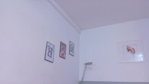 Snapshot of littlee_emilyy_ chatting on April 5, 2026, 12:35 pm Emily online show from April 5, 2026, 12:35 pm