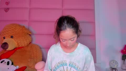 littlee_emma_ online show from February 8, 2025, 6:33 am