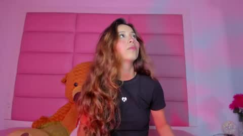 littlee_emma_ online show from February 26, 2025, 3:32 am