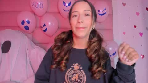 littlee_emma_ online show from October 13, 2025, 12:21 am