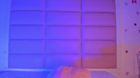 littlee_emma_ online show from October 20, 2025, 12:22 am