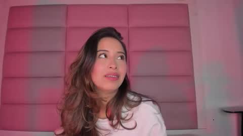 littlee_emma_ online show from November 30, 2025, 3:21 am