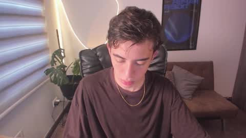 Snapshot of littleferxxo chatting on December 19, 2024, 11:29 am Ferxxo online show from December 19, 2024, 11:29 am