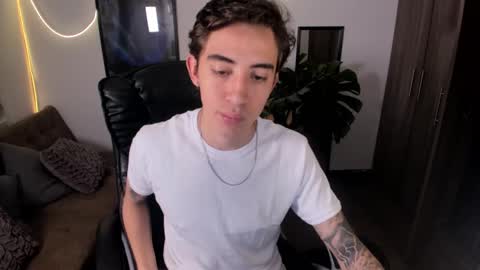 Snapshot of littleferxxo chatting on December 27, 2024, 11:06 am Ferxxo online show from December 27, 2024, 11:06 am