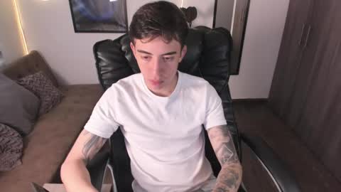 Snapshot of littleferxxo chatting on February 4, 2025, 12:00 pm Ferxxo online show from February 4, 2025, 12:00 pm