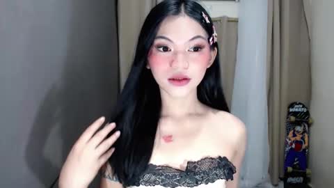 littlelace_ online show from April 12, 2026, 10:59 pm