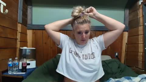 lisanixs online show from February 21, 2026, 2:23 am