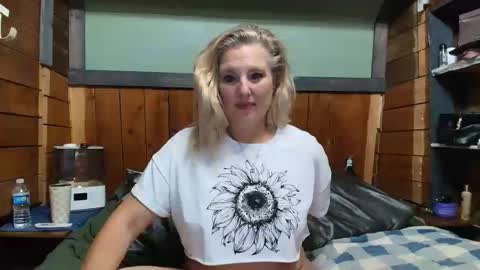 Snapshot of littlelisa1 chatting on March 25, 2026, 4:24 pm lisanixs online show from March 25, 2026, 4:24 pm