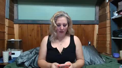 Snapshot of littlelisa1 chatting on April 7, 2026, 4:07 pm lisanixs online show from April 7, 2026, 4:07 pm