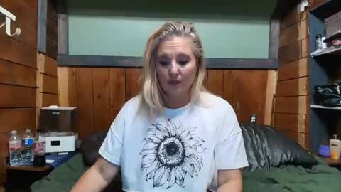 Snapshot of littlelisa1 chatting on April 15, 2026, 6:59 pm lisanixs online show from April 15, 2026, 6:59 pm