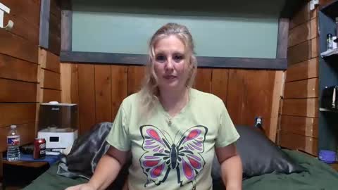 Snapshot of littlelisa1 chatting on April 17, 2026, 4:10 pm lisanixs online show from April 17, 2026, 4:10 pm