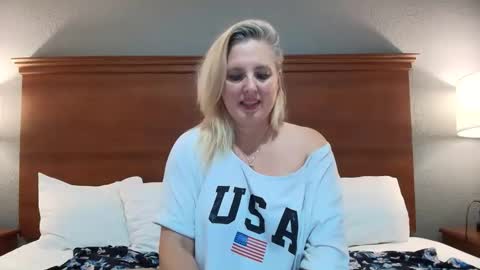 Snapshot of littlelisa1 chatting on April 28, 2026, 2:27 am lisanixs online show from April 28, 2026, 2:27 am