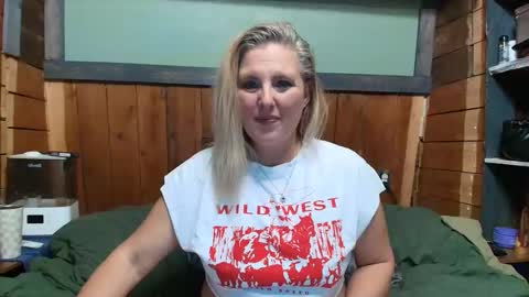 Snapshot of littlelisa1 chatting on April 29, 2026, 1:43 am lisanixs online show from April 29, 2026, 1:43 am