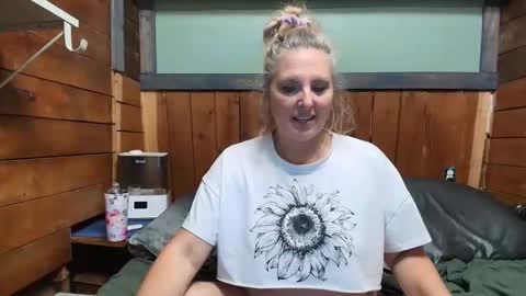 Snapshot of littlelisa1 chatting on May 5, 2026, 7:00 pm lisanixs online show from May 5, 2026, 7:00 pm