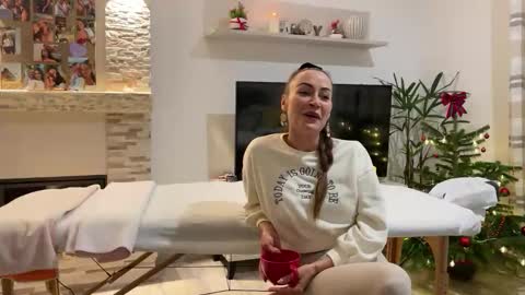 littlemi_bigd online show from January 14, 2026, 6:24 pm