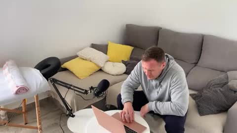 littlemi_bigd online show from January 16, 2026, 2:10 pm