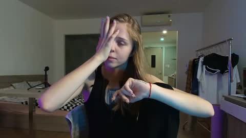 Little Molly online show from September 29, 2025, 3:28 pm