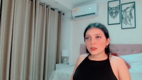 Snapshot of littlemolly_pregnant chatting on December 14, 2024, 3:40 am Sarahs Room online show from December 14, 2024, 3:40 am