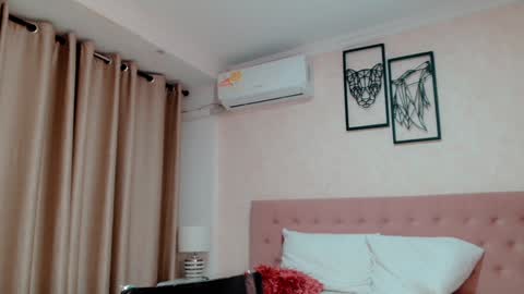 Snapshot of littlemolly_pregnant chatting on December 14, 2024, 9:51 am Sarahs Room online show from December 14, 2024, 9:51 am
