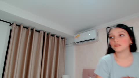 Snapshot of littlemolly_pregnant chatting on January 4, 2025, 4:01 am Sarahs Room online show from January 4, 2025, 4:01 am