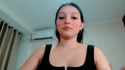 Snapshot of littlemolly_pregnant chatting on January 5, 2025, 2:38 am Sarahs Room online show from January 5, 2025, 2:38 am