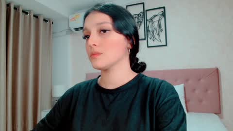 Snapshot of littlemolly_pregnant chatting on January 5, 2025, 11:12 pm Sarahs Room online show from January 5, 2025, 11:12 pm