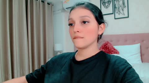 Snapshot of littlemolly_pregnant chatting on January 6, 2025, 4:36 am Sarahs Room online show from January 6, 2025, 4:36 am