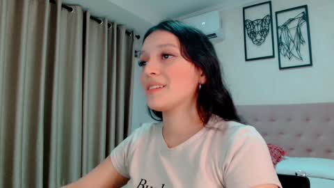 Snapshot of littlemolly_pregnant chatting on January 9, 2025, 3:04 am Sarahs Room online show from January 9, 2025, 3:04 am
