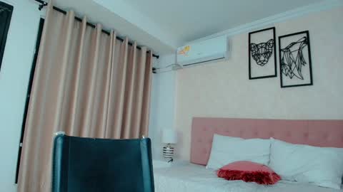 Snapshot of littlemolly_pregnant chatting on January 23, 2025, 12:46 am Sarahs Room online show from January 23, 2025, 12:46 am