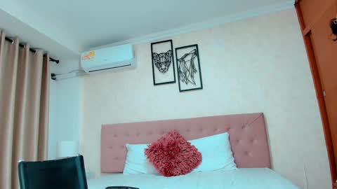 Snapshot of littlemolly_pregnant chatting on January 25, 2025, 6:34 am Sarahs Room online show from January 25, 2025, 6:34 am