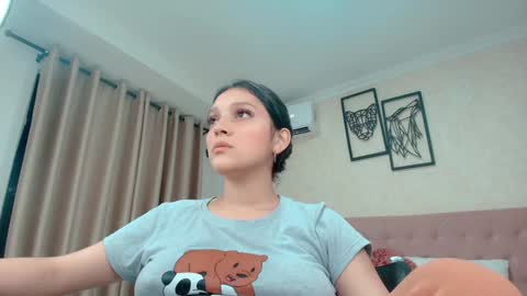 Snapshot of littlemolly_pregnant chatting on February 5, 2025, 3:02 am Sarahs Room online show from February 5, 2025, 3:02 am